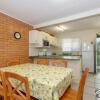 Отель Comfy Ground Floor Unit opposite waterfront! Welsby Pde, Bongaree, фото 3