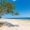 Отель Spectacular Unit Overlooking Pumicestone Passage - Welsby Pde, Bongaree, фото 4