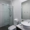 Отель Oxford Steps - Executive 2BR Bulimba Apartment Across from the Park on Oxford St, фото 2