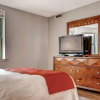 Отель Furnished Suites in the Heart of River North, фото 3