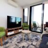 Отель Queen of Northcote Views - Rejuvenate Stays, фото 3
