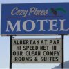 Отель Cozy Pines Motel, фото 2