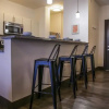 Отель Urban Deco 1BR In Lockerbie District, фото 3
