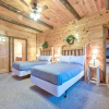 Отель Pine Tree Lodge - Eight Bedroom Cabin, фото 2