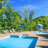Отель Rocky Top Lodge - Six Bedroom Cabin, фото 17