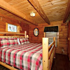 Отель Cozy 1 Bedroom Cabin by RedAwning, фото 2
