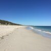 Отель Perth Beachside Holiday House, фото 12