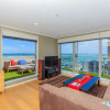 Отель Modern Apartment Short Walk to SkyTower, фото 3