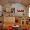 Отель Autumn Affair Cottage 5, фото 5