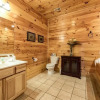 Отель Apple Bear Lodge - Four Bedroom Cabin, фото 20