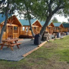 Отель Cabins on the Bluff, фото 4