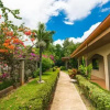 Отель Updated budget condo - Centrally located at 5 minute drive from 4 beaches, фото 12