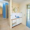 Отель Bayview no 1 - Next to the Beach!, фото 1
