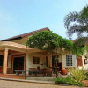 Отель The Coco Sweet House в Дамноене Садуаке