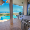 Отель Absolute Beachfront Family Holiday Home, фото 11
