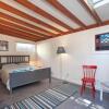 Отель Curtis Cottage · Berkeley Cottage, comfy, stylish, good wifi, фото 1