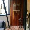 Отель Quiet Laneway Apartment Near Bourke St Mall в Мельбурне