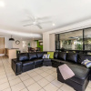 Отель Coolum Waves Pet Friendly Holiday House, фото 1
