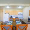 Отель Midway Realty at Waikiki Sunset 16th Floor, фото 4