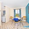 Отель Middleton Beachhouse - Coast on Newell Views - Pet-Friendly, фото 2