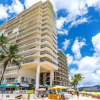 Отель Waikiki Shore 305 (beachfront/balcony), фото 1