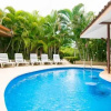 Отель Updated budget condo - Centrally located at 5 minute drive from 4 beaches, фото 3