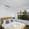 Отель Oxford Steps - Executive 2BR Bulimba Apartment Across from the Park on Oxford St, фото 11