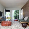 Отель Venice Beachwood - 2 BR Recently remodeled Midcentury Design Suite 5 min Walk to Beach! - MOD 42167, фото 2