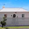 Отель Historic Central Cottage In Warrnambool, фото 8