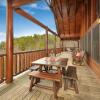 Отель Majestic Sunset - 4 Br cabin by RedAwning, фото 7