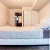 Отель Pinnacle Suites-Downtown Lake View Suite, фото 4