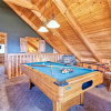 Отель Chubby and Cubbys Den - Three Bedroom Cabin, фото 15
