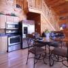 Отель Gatlinburg/Pigeon Forge area - Secluded Luxury Cabin Nature's Romance, фото 10