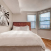 Отель Furnished Suites in the Heart of River North, фото 4