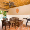 Отель Updated budget condo - Centrally located at 5 minute drive from 4 beaches, фото 4