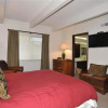 Отель Ski and Racquet B102 (Condo with Pool & Hot Tub), фото 4