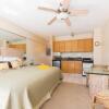 Отель Waikiki Shore 305 (beachfront/balcony), фото 2