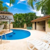 Отель Updated budget condo - Centrally located at 5 minute drive from 4 beaches, фото 1