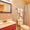 Отель Chubby and Cubbys Den - Three Bedroom Cabin, фото 8