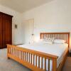 Отель Veeve 2 Bed House Hazeldene Road Chiswick в Лондоне