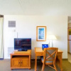 Отель Midway Realty at Waikiki Sunset 16th Floor, фото 3
