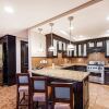 Отель Luxury Hotel Suite - 2 Br Condo, фото 12