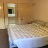 Отель Ground floor, family unit on the canal with free WIFI!, фото 1