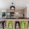 Отель Coolum Waves Pet Friendly Holiday House, фото 15