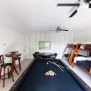 Отель Spacious 12 Bed Home With Pool Table By Domio, фото 18