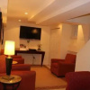 Отель COMFY - Lower Level 3 Bdrm Apt., фото 7