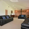 Отель Just Listed Blaxlands Homestead - the very best location in the Valley, walk to everything в Поколбине