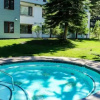 Отель Ski-In Ski-Out Squaw Valley Lodge Slopeside Townhome, фото 9