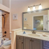 Отель Splashing Dolphins - Three Bedroom Home, фото 6