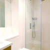Отель Veeve  Elegant 2 Bed With Balcony Redcliffe Square Kensington, фото 7